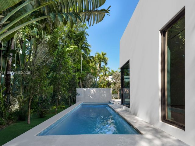 Продажа дома по адресу 1520 W 22nd St - фото 7521222