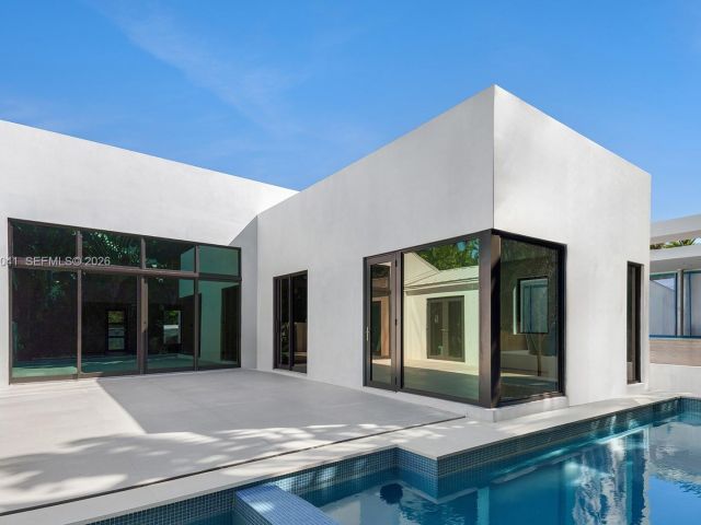 Продажа дома по адресу 1520 W 22nd St - фото 7521223