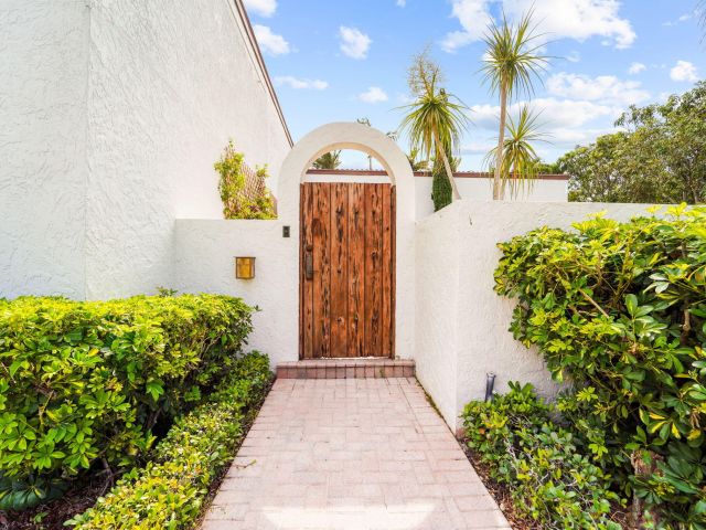 Продажа дома по адресу 7036 San Sebastian Circle - фото 6836083