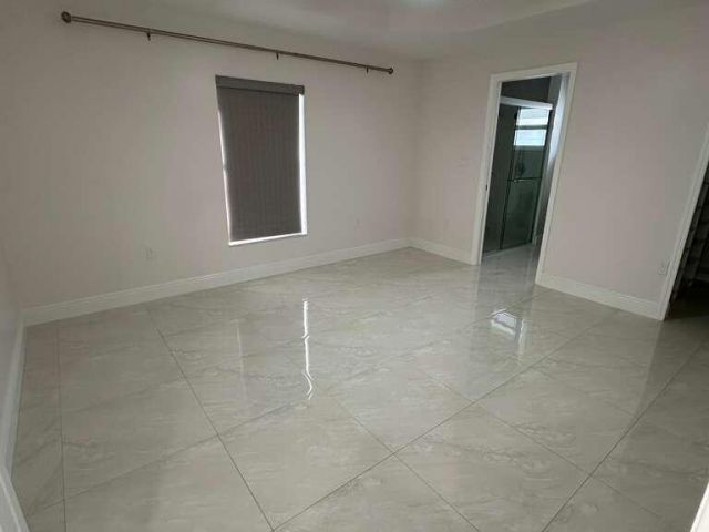 Продажа дома по адресу 3658 Betty Ann Court W - фото 6837635