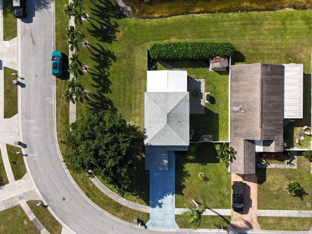 Продажа дома по адресу 3911 Circle Lake Dr Drive - фото 6854302