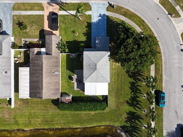 Продажа дома по адресу 3911 Circle Lake Dr Drive - фото 6854304