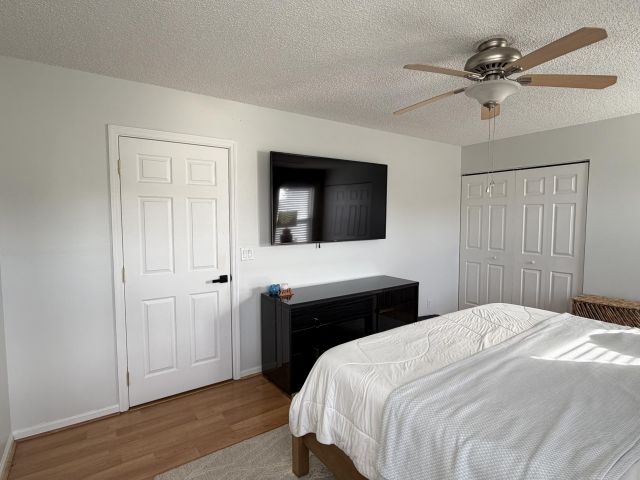 Продажа дома по адресу 3911 Circle Lake Dr Drive - фото 6854306