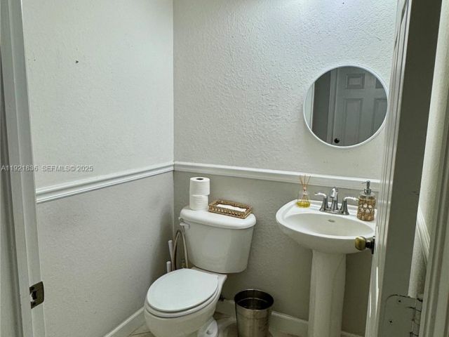 Продажа дома по адресу 3121 SE 2nd Dr - фото 6846404