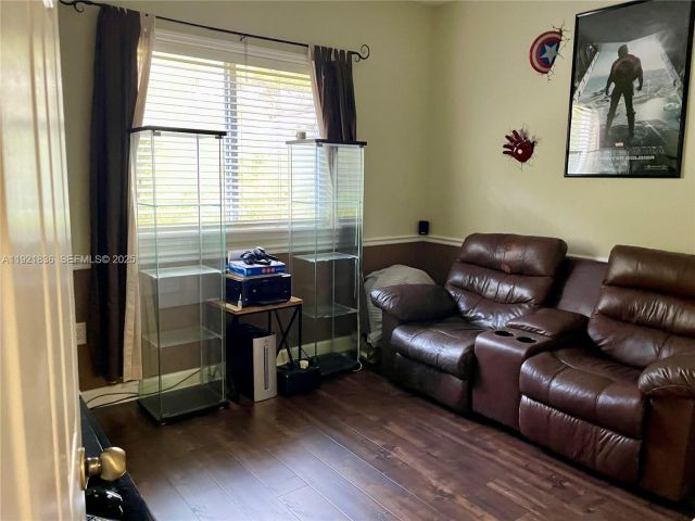 Продажа дома по адресу 3121 SE 2nd Dr - фото 6846407