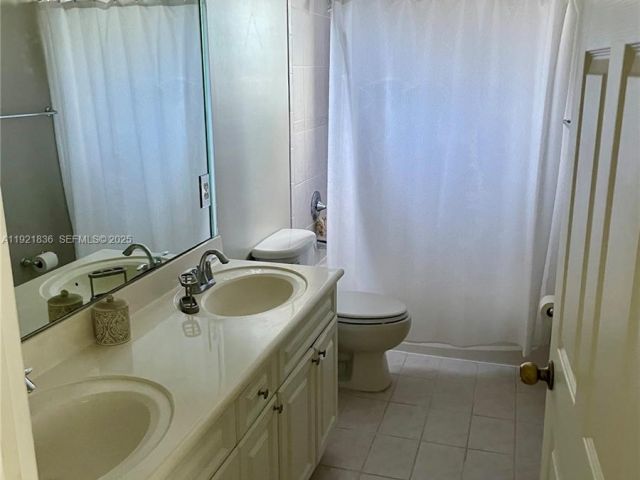 Продажа дома по адресу 3121 SE 2nd Dr - фото 6846410