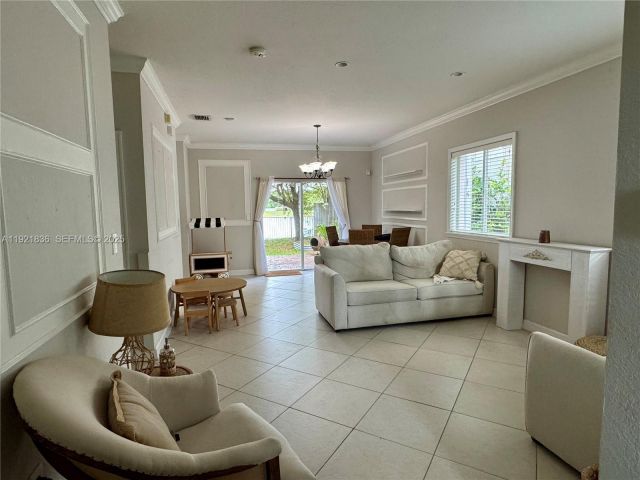 Продажа дома по адресу 3121 SE 2nd Dr - фото 6846417