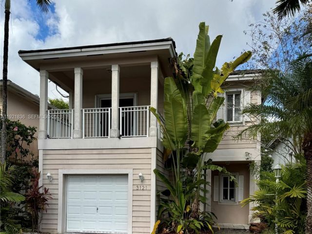 Продажа дома по адресу 3121 SE 2nd Dr - фото 6846421