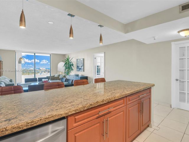 Продажа квартиры #2411 - фото 7435747