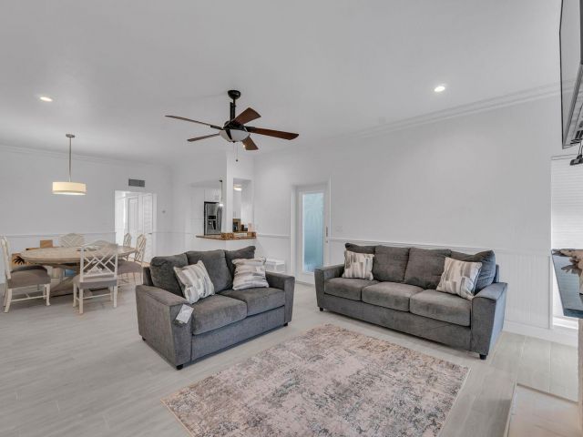 Дом в аренду по адресу 530 NE 17th Street - фото 6850060