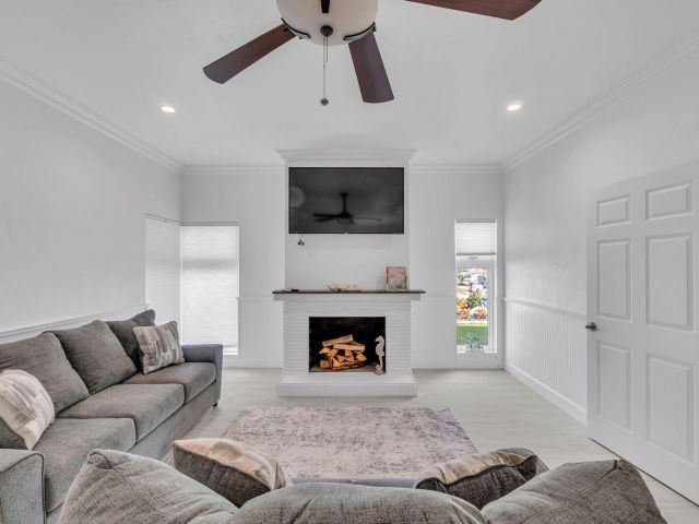 Дом в аренду по адресу 530 NE 17th Street - фото 6850061