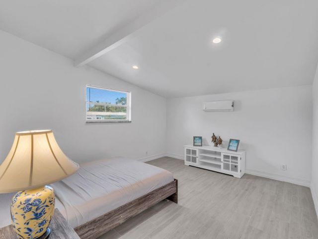 Дом в аренду по адресу 530 NE 17th Street - фото 6850062