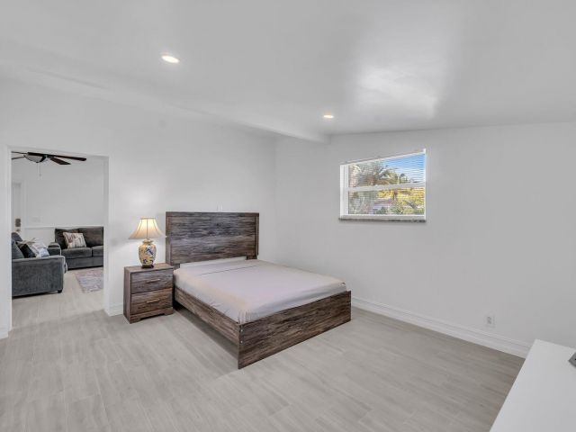 Дом в аренду по адресу 530 NE 17th Street - фото 6850063