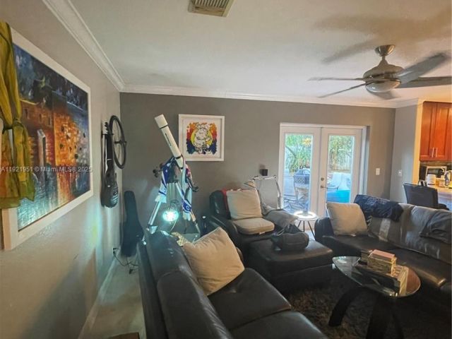 Дом в аренду по адресу 3486 SW 51st St 3486 - фото 7474220