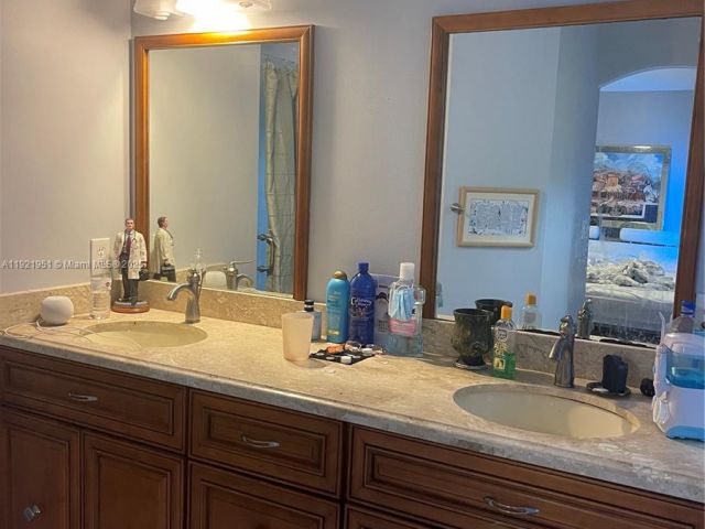 Дом в аренду по адресу 3486 SW 51st St 3486 - фото 7474221