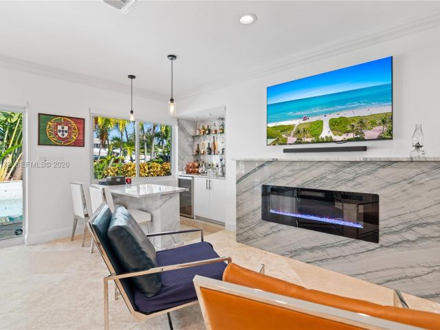 Продажа дома по адресу 2839 NE 35th St - фото 7684241