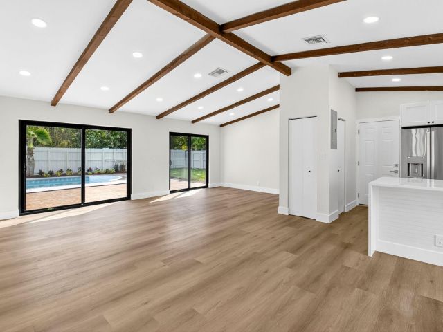 Продажа дома по адресу 10151 Windtree Lane N - фото 6850213