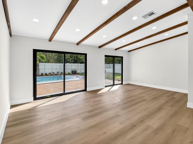 Продажа дома по адресу 10151 Windtree Lane N - фото 6850214