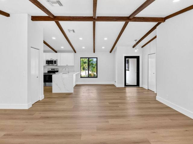 Продажа дома по адресу 10151 Windtree Lane N - фото 6850216