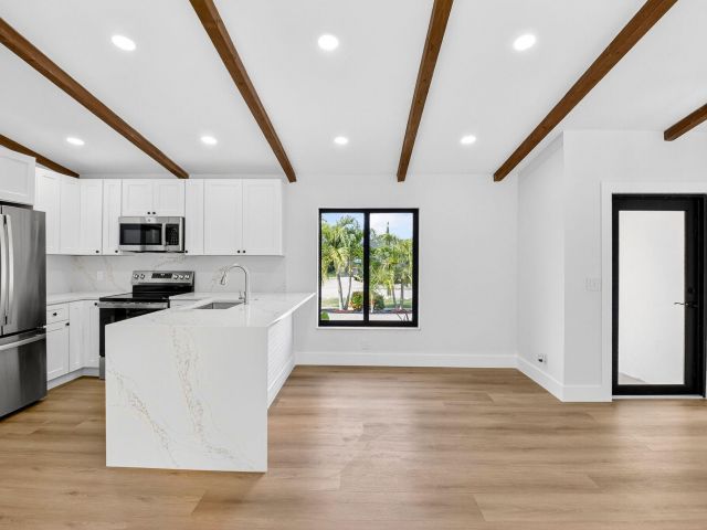 Продажа дома по адресу 10151 Windtree Lane N - фото 6850217