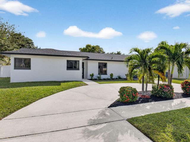 Продажа дома по адресу 10151 Windtree Lane N - фото 6850220