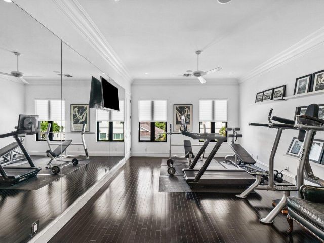 Продажа дома по адресу 7172 Valencia Drive - фото 6850147