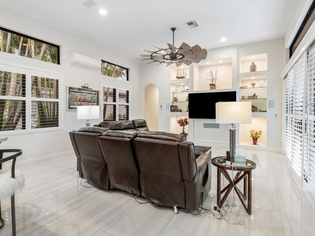 Продажа дома по адресу 16481 Braeburn Ridge Trail - фото 6866325