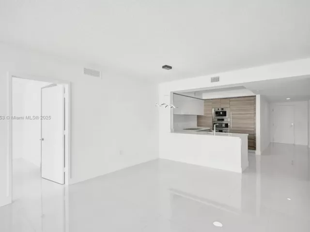 Продажа квартиры #5-805 - фото 6852643