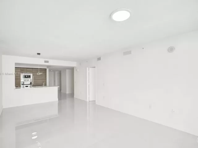 Продажа квартиры #5-805 - фото 6852646