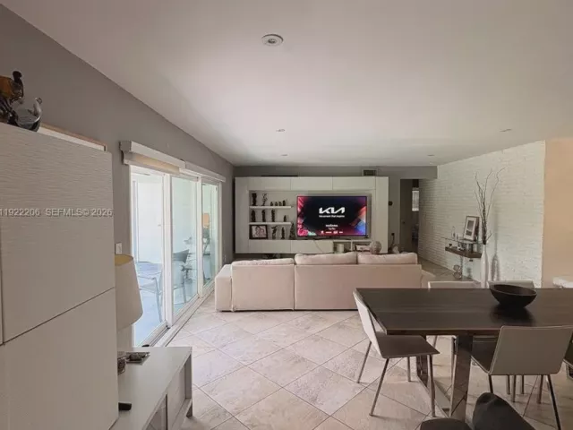 Продажа дома по адресу 12125 NE 2nd Ave - фото 7660493