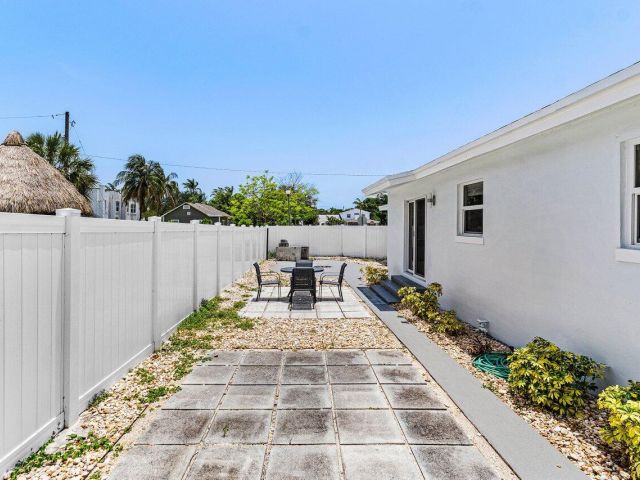 Продажа дома по адресу 123 NW 6th Avenue - фото 6866469