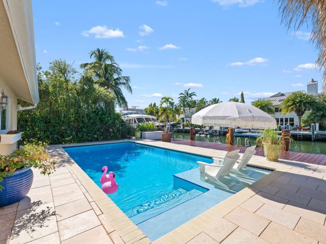 Продажа дома по адресу 713 SE 25th Avenue - фото 6888106