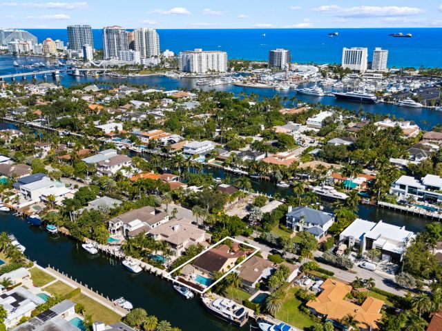 Продажа дома по адресу 713 SE 25th Avenue - фото 6888117