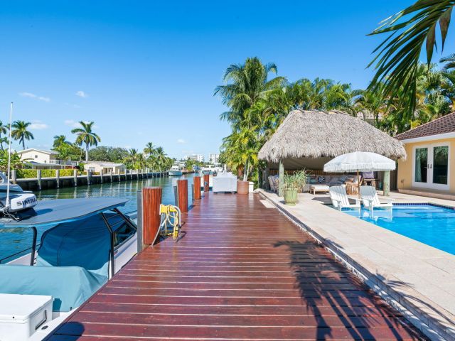 Продажа дома по адресу 713 SE 25th Avenue - фото 6888118