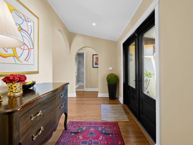 Продажа дома по адресу 713 SE 25th Avenue - фото 6888119