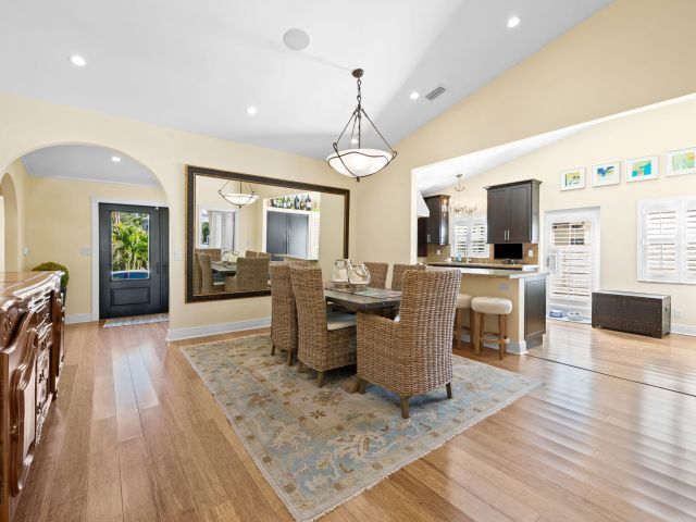 Продажа дома по адресу 713 SE 25th Avenue - фото 6888120