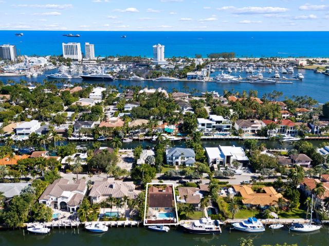 Продажа дома по адресу 713 SE 25th Avenue - фото 6888124