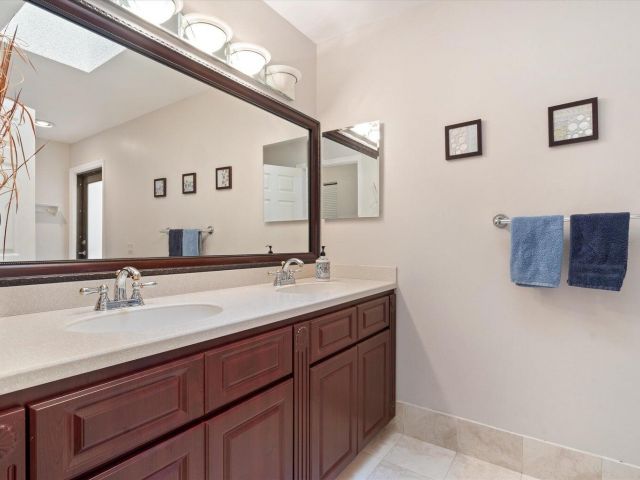 Продажа дома по адресу 11241 Island Lakes Lane - фото 6850113