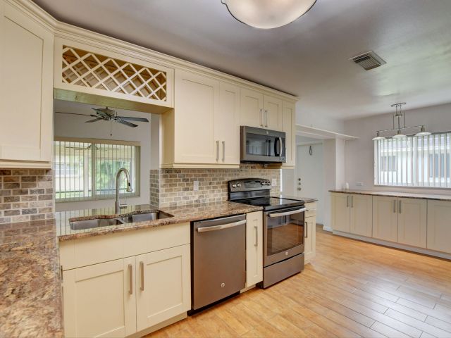 Дом в аренду по адресу 6347 Country Wood Way - фото 6866450