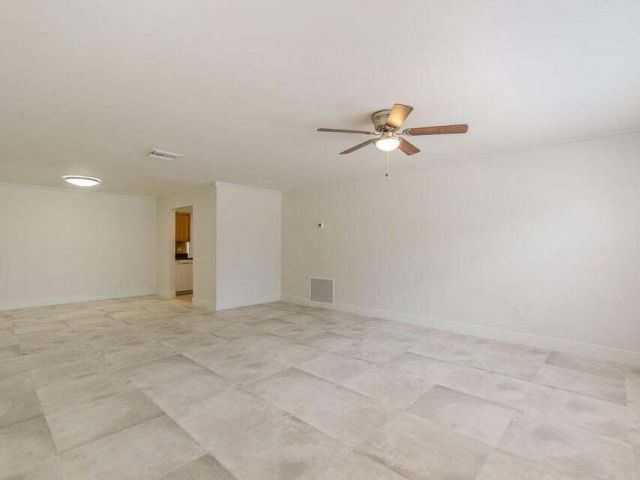 Дом в аренду по адресу 22191 SW 60th Avenue - фото 6850120