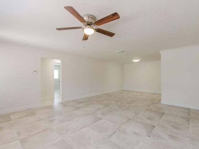 Дом в аренду по адресу 22191 SW 60th Avenue - фото 6850121