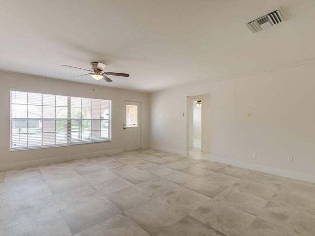 Дом в аренду по адресу 22191 SW 60th Avenue - фото 6850122