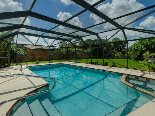 Дом в аренду по адресу 22191 SW 60th Avenue - фото 6850125