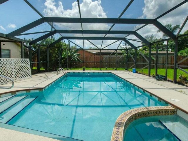 Дом в аренду по адресу 22191 SW 60th Avenue - фото 6850127