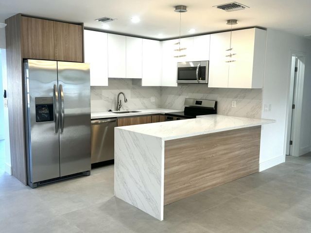 Дом в аренду по адресу 790 Sarazen Drive - фото 6849869