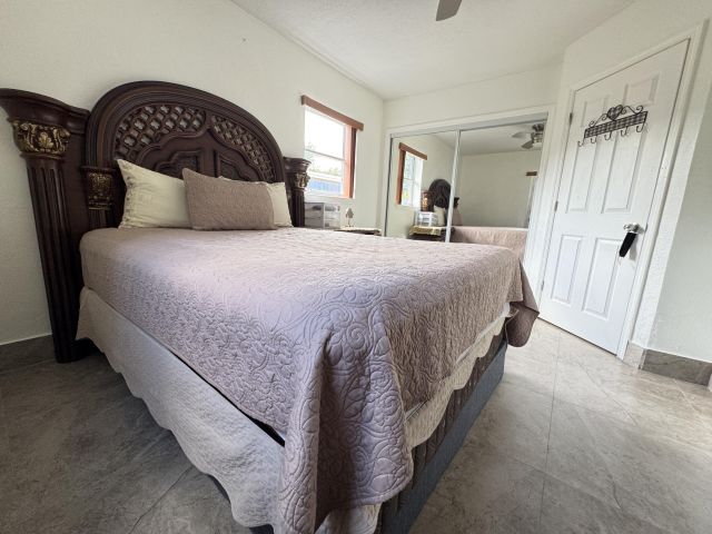 Продажа дома по адресу 1132 NW 7th Terrace - фото 6867447