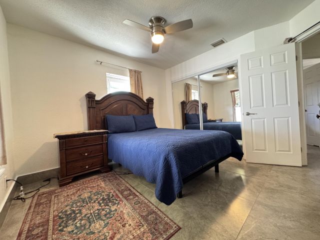 Продажа дома по адресу 1132 NW 7th Terrace - фото 6867451