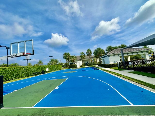 Дом в аренду по адресу 15377 Green River Court - фото 6891258