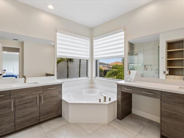 Дом в аренду по адресу 15377 Green River Court - фото 6891270