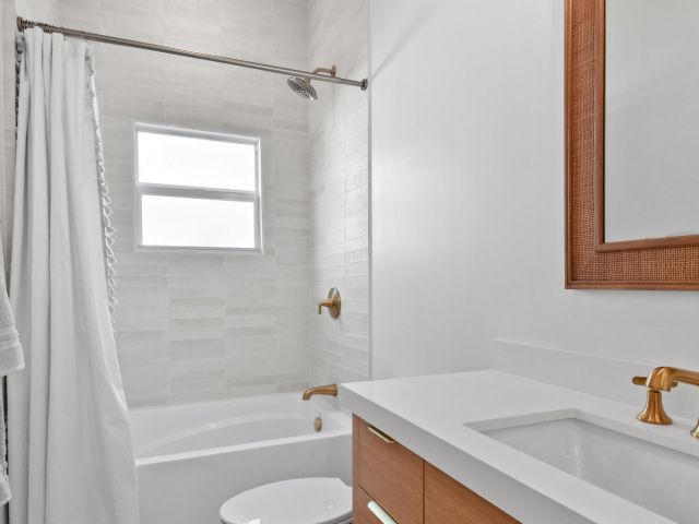 Дом в аренду по адресу 845 Sunset Road - фото 6848376